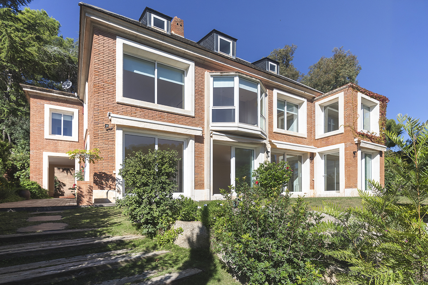 Exclusiva casa en Avenida Pearson