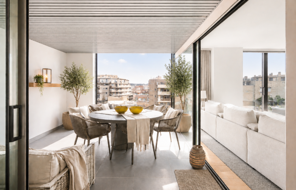 Exclusiva última planta exterior con terraza-chill out y dos plazas de parking en l'Eixample