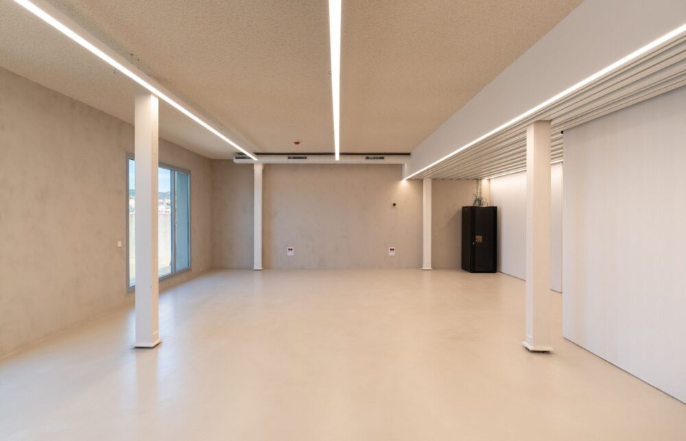 Oficina ático de 257m² reformada con terraza privada en Balmes