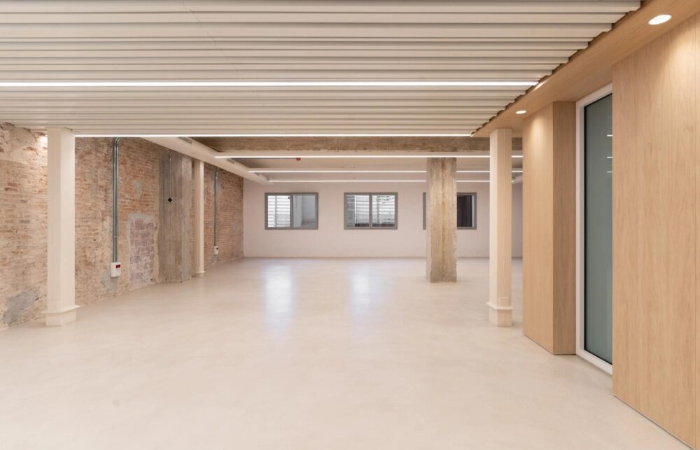 Oficina reformada de 271m² en Balmes, cerca del Paseo de Gracia